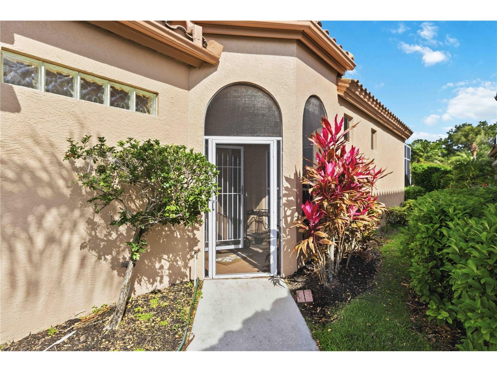 4021 Jardin Lane Sarasota FL 34238 A4689958 image2