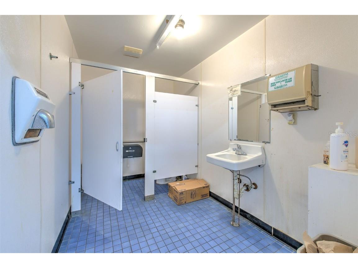 4021 W Hillsborough Avenue Tampa FL 33614 TB8325971 image16