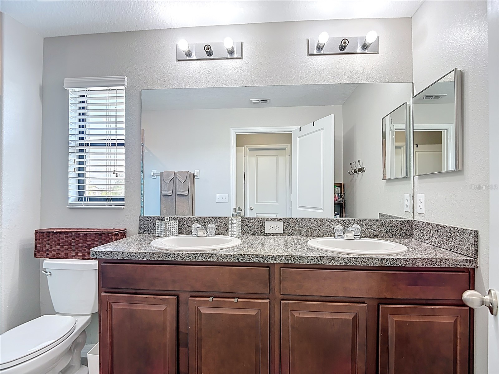 4023 Wild Senna Boulevard Tampa FL 33619 O6393513 image36