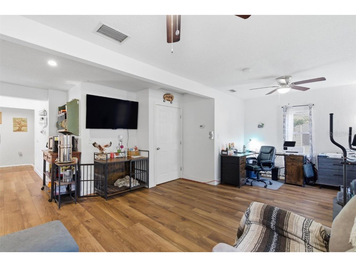 4024 43rd Avenue N Saint Petersburg FL 33714 TB8451843 image10