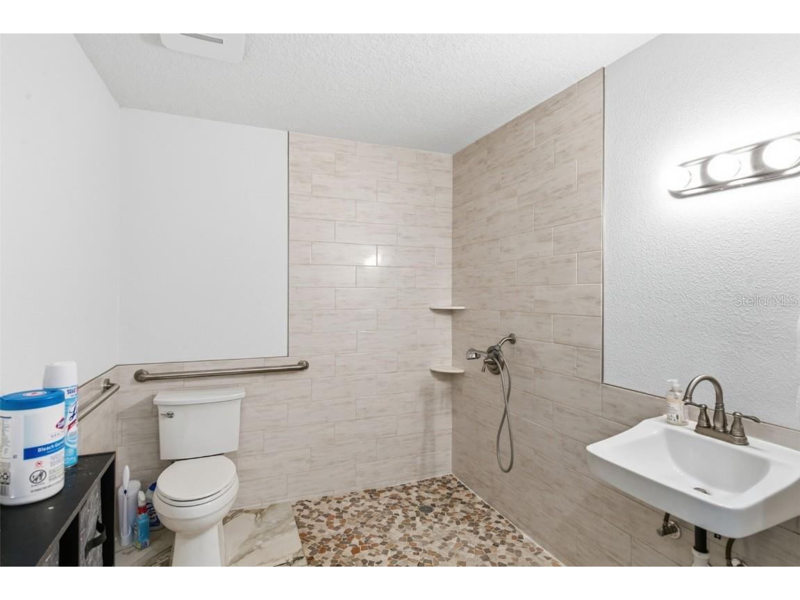 4024 43rd Avenue N Saint Petersburg FL 33714 TB8451843 image12