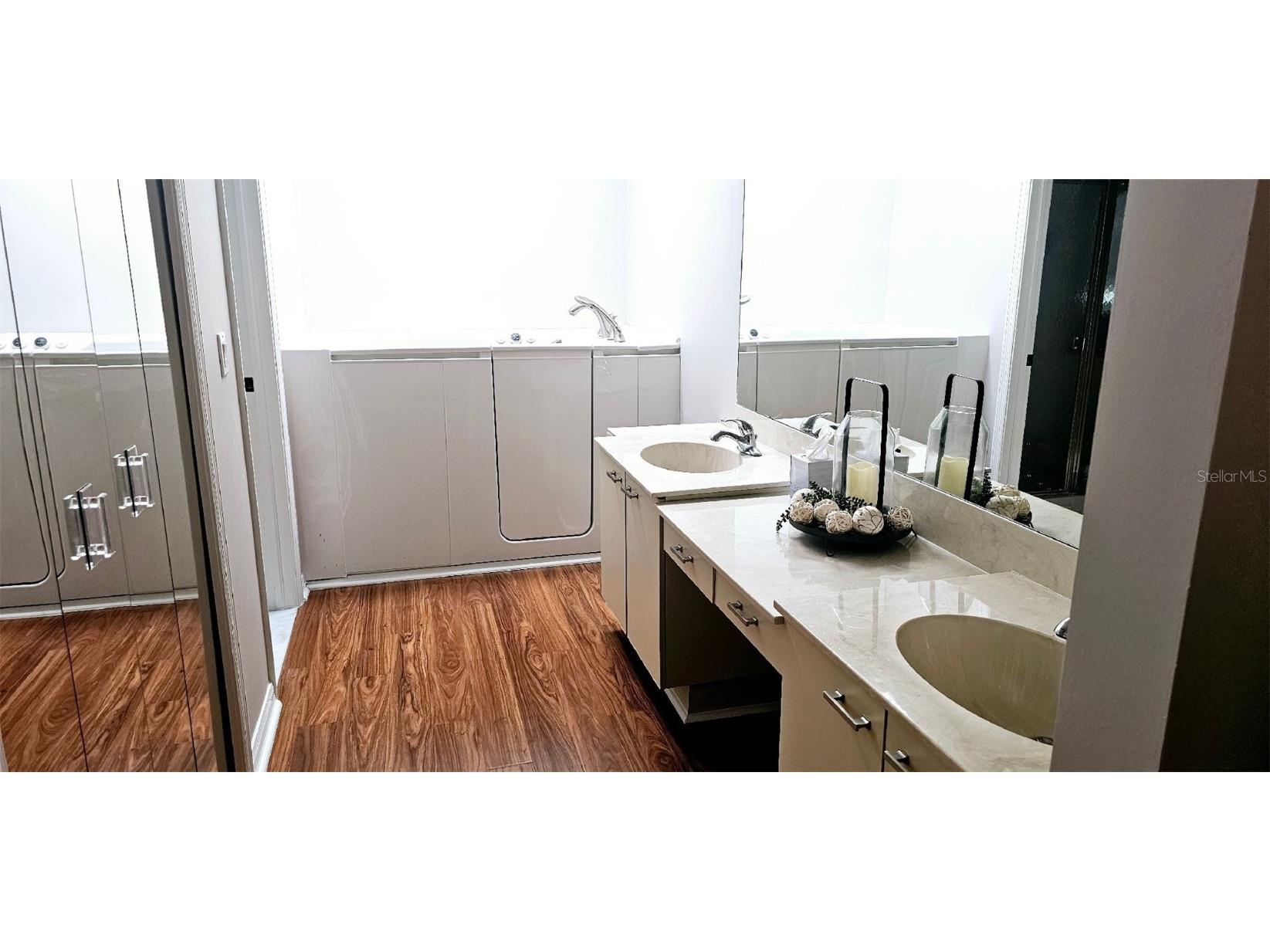 4026 Lyndhurst Court #13 Sarasota FL 34235 A4623122 image15