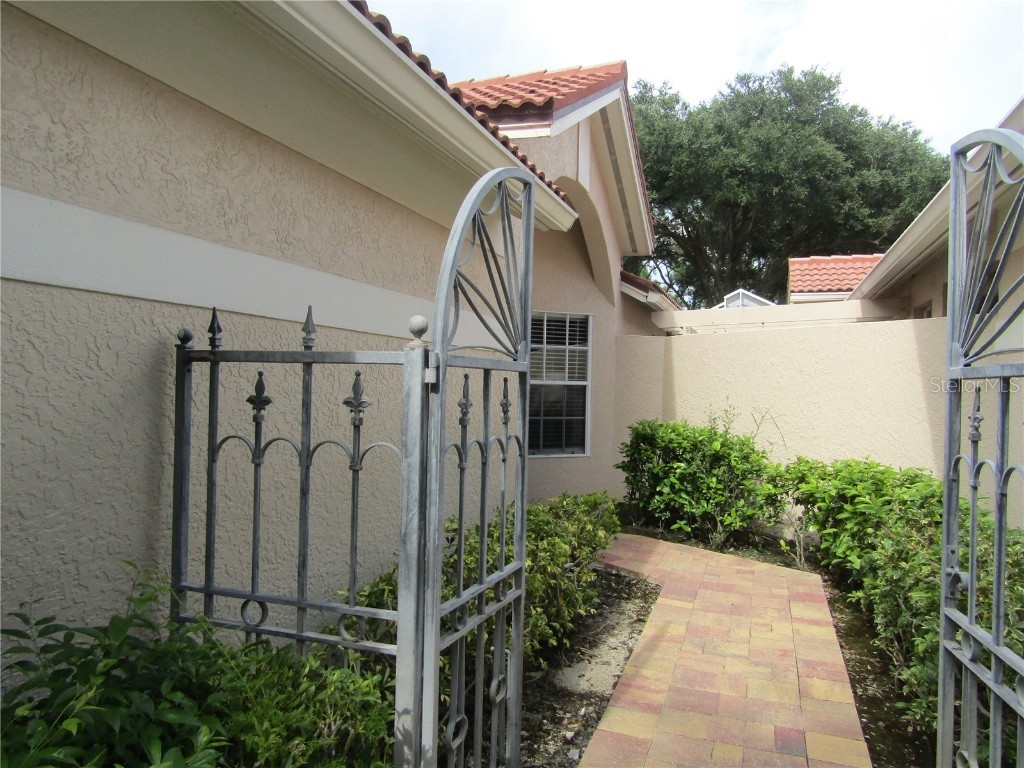 4026 Lyndhurst Court #13 Sarasota FL 34235 A4623122 image3
