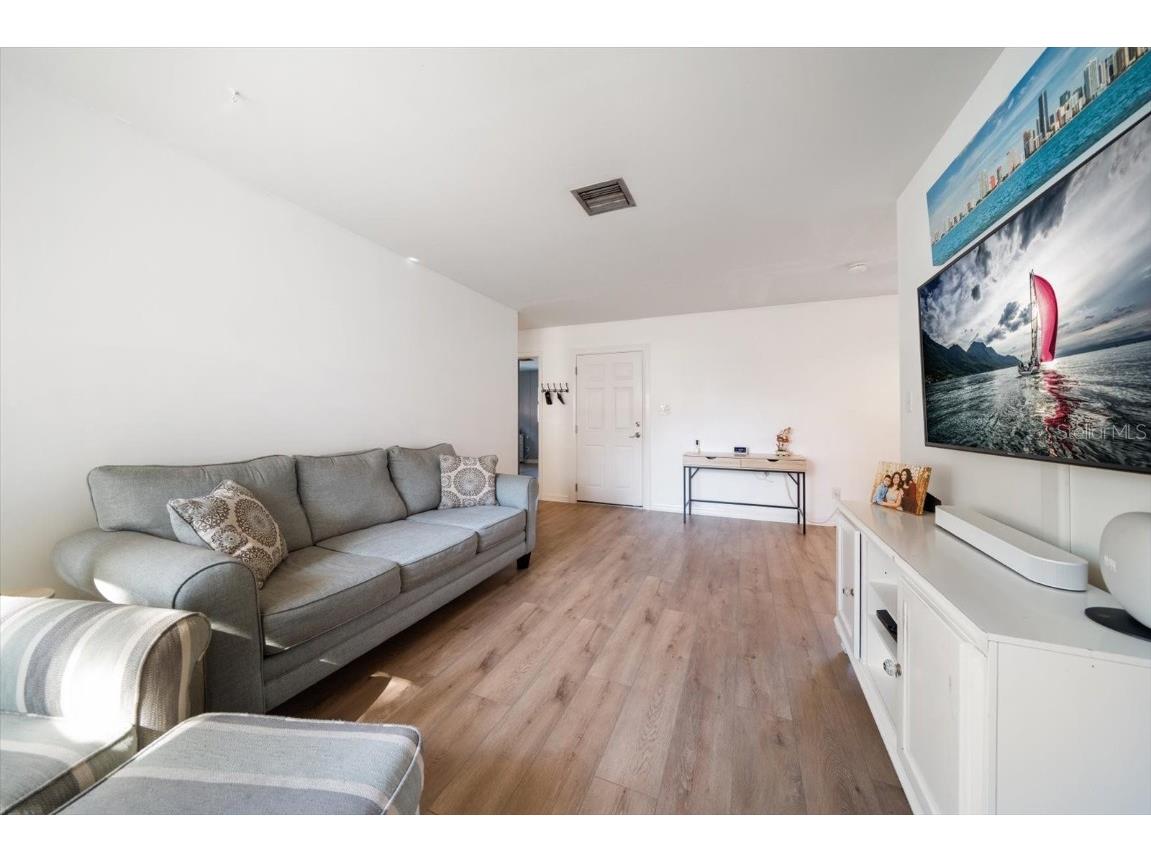 4028 12th Avenue N Saint Petersburg FL 33713 TB8452084 image3