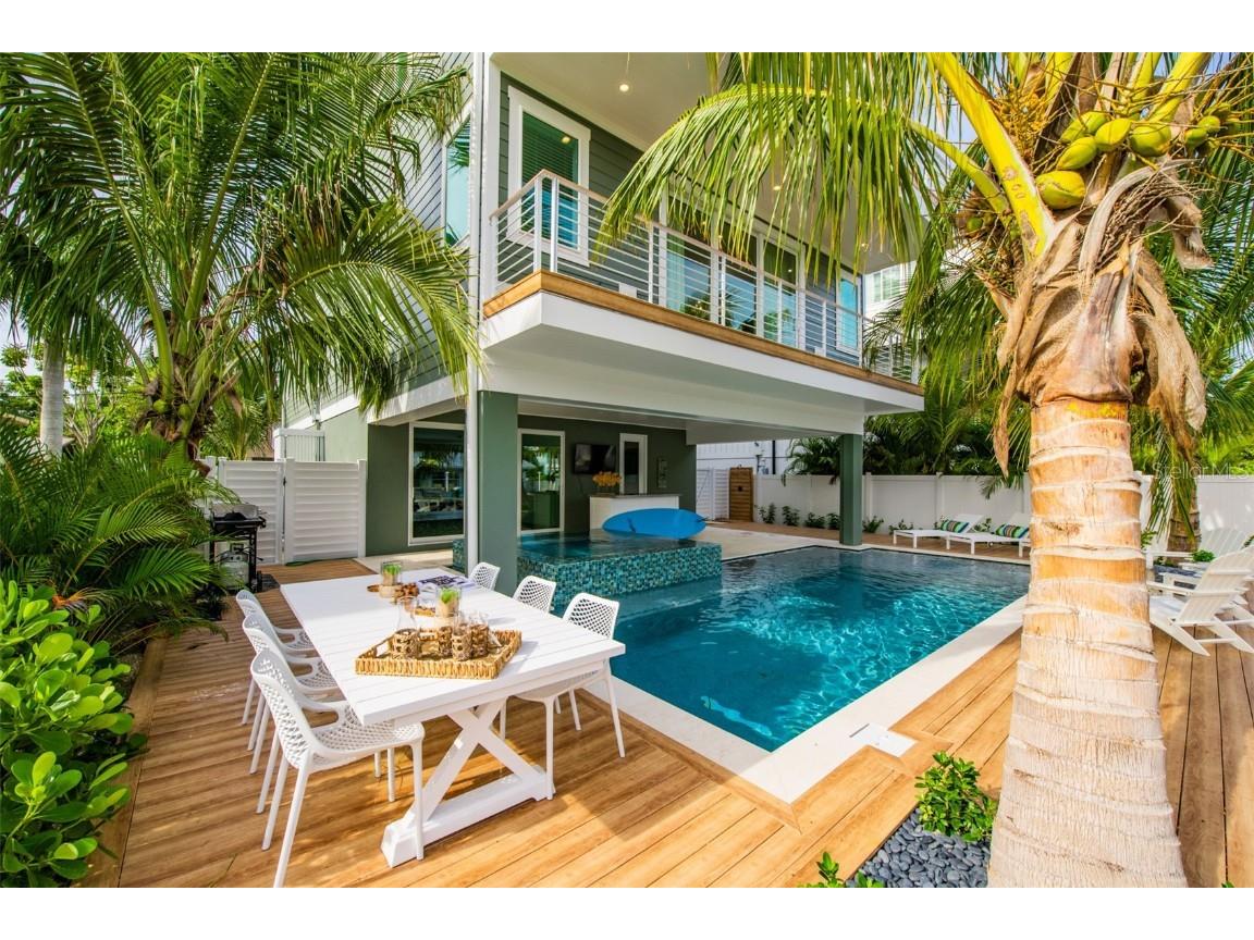 403 20th Place N Bradenton Beach FL 34217 A4673163 image1