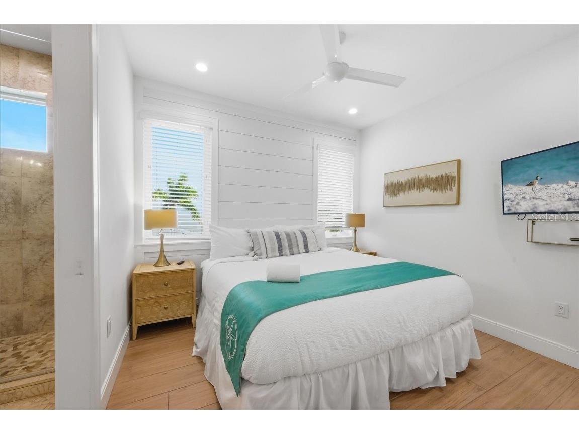 403 20th Place N Bradenton Beach FL 34217 A4673163 image32