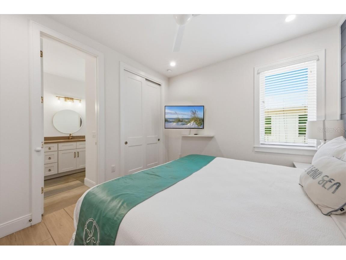 403 20th Place N Bradenton Beach FL 34217 A4673163 image35