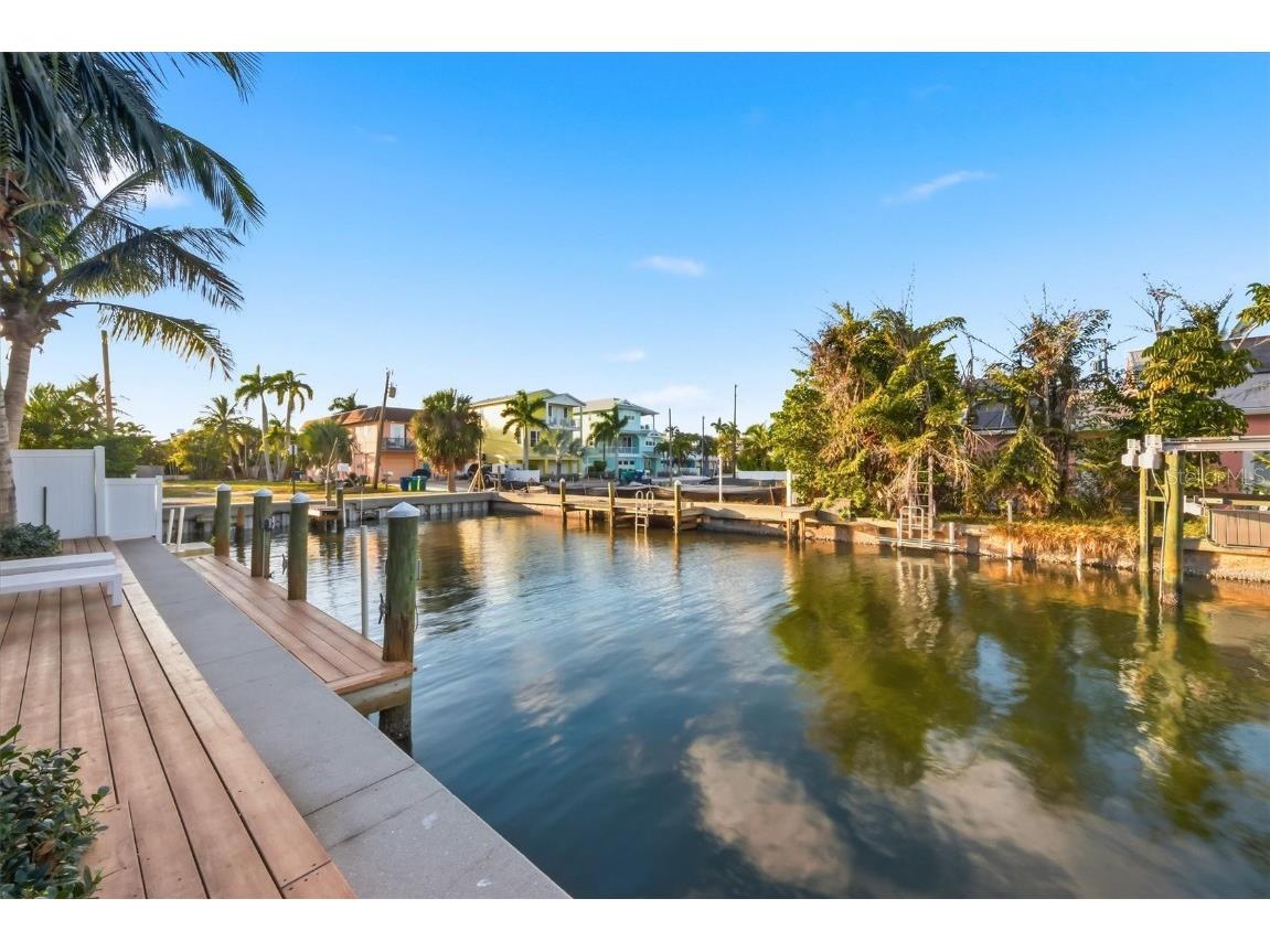 403 20th Place N Bradenton Beach FL 34217 A4673163 image42