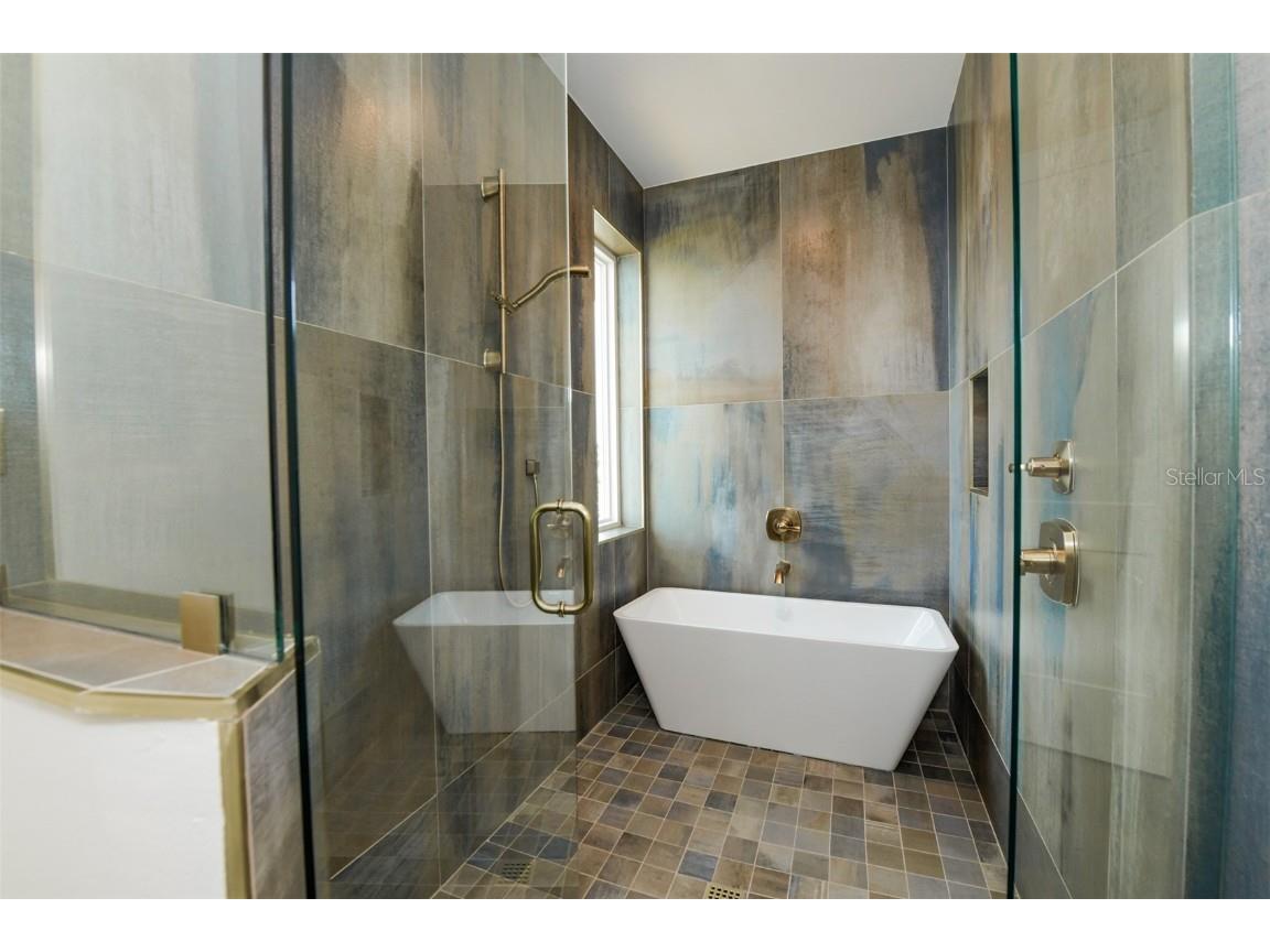 403 20th Place N Bradenton Beach FL 34217 A4673163 image44