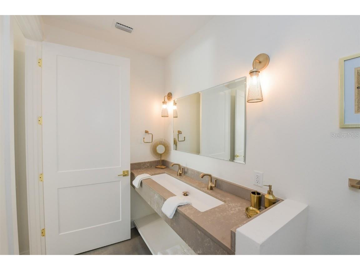 403 20th Place N Bradenton Beach FL 34217 A4673163 image45