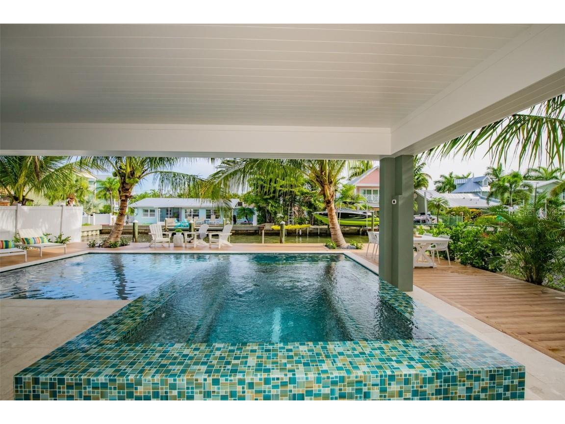 403 20th Place N Bradenton Beach FL 34217 A4673163 image90