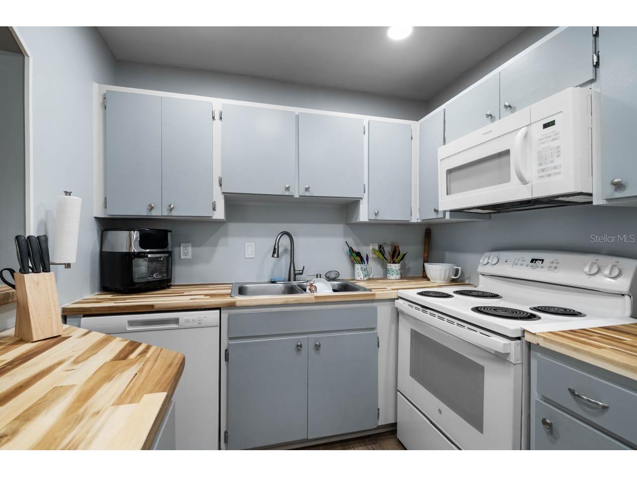 403 Fulham Court #B Sun City Center FL 33573 TB8403268 image10