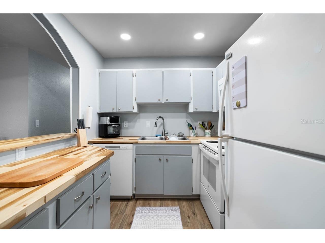 403 Fulham Court #B Sun City Center FL 33573 TB8403268 image9