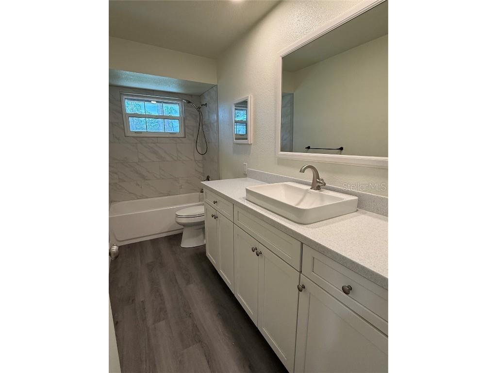 4030 Asbury Place Sarasota FL 34233 A4675783 image8