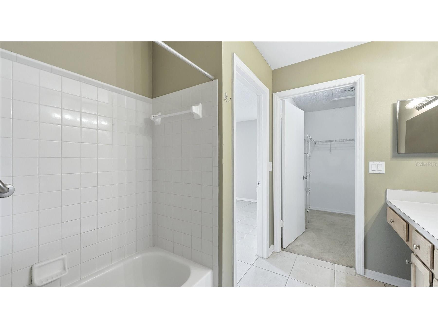 4033 Crockers Lake Boulevard #28 Sarasota FL 34238 A4691779 image18