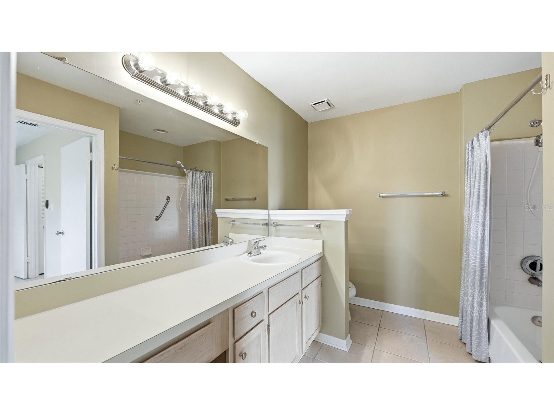 4033 Crockers Lake Boulevard #28 Sarasota FL 34238 A4691779 image20