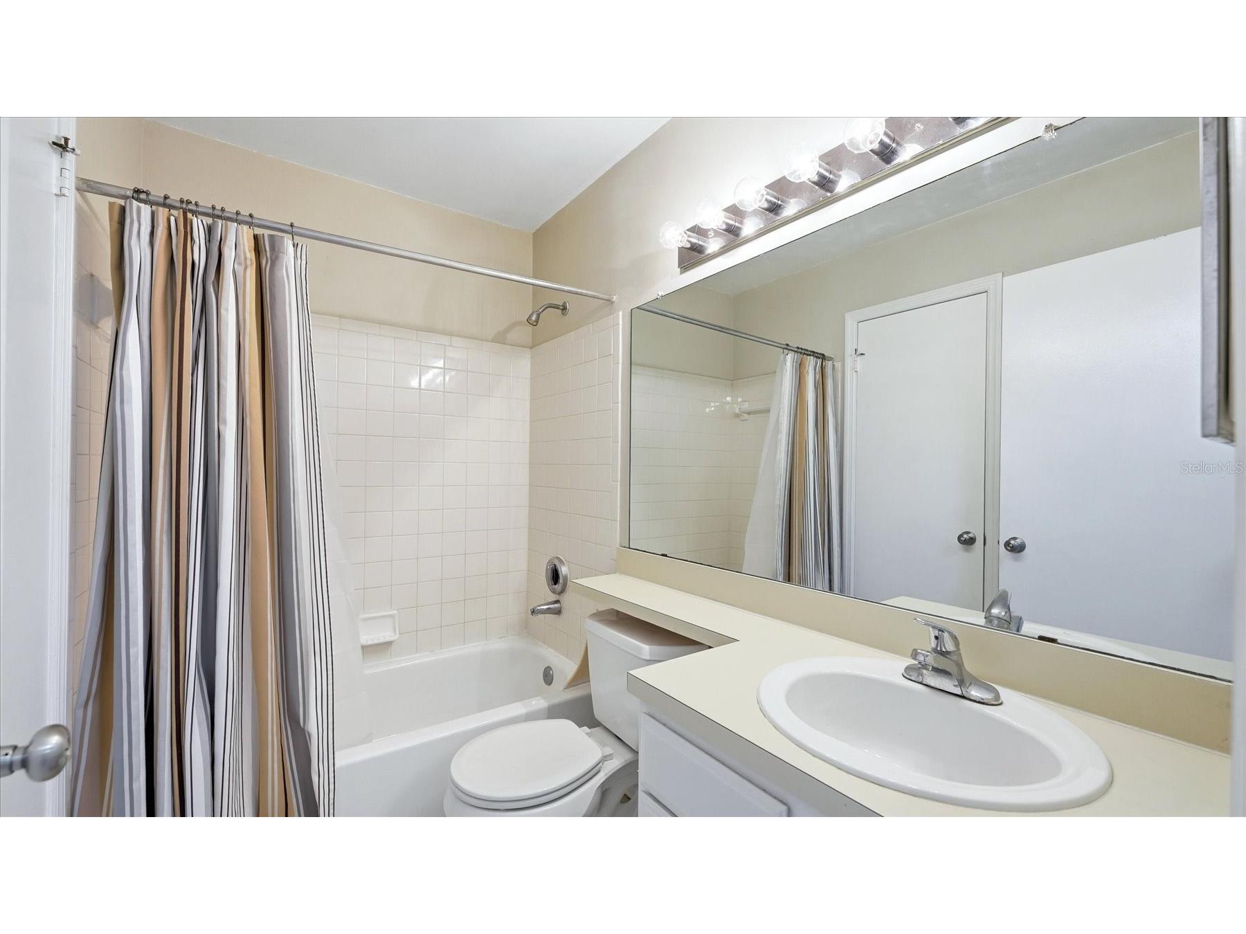 4033 Crockers Lake Boulevard #28 Sarasota FL 34238 A4691779 image25
