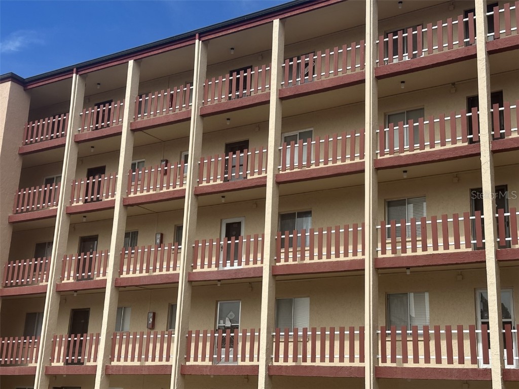 4037 Lake Bayshore Drive #203 Bradenton FL 34205 A4671704 image1