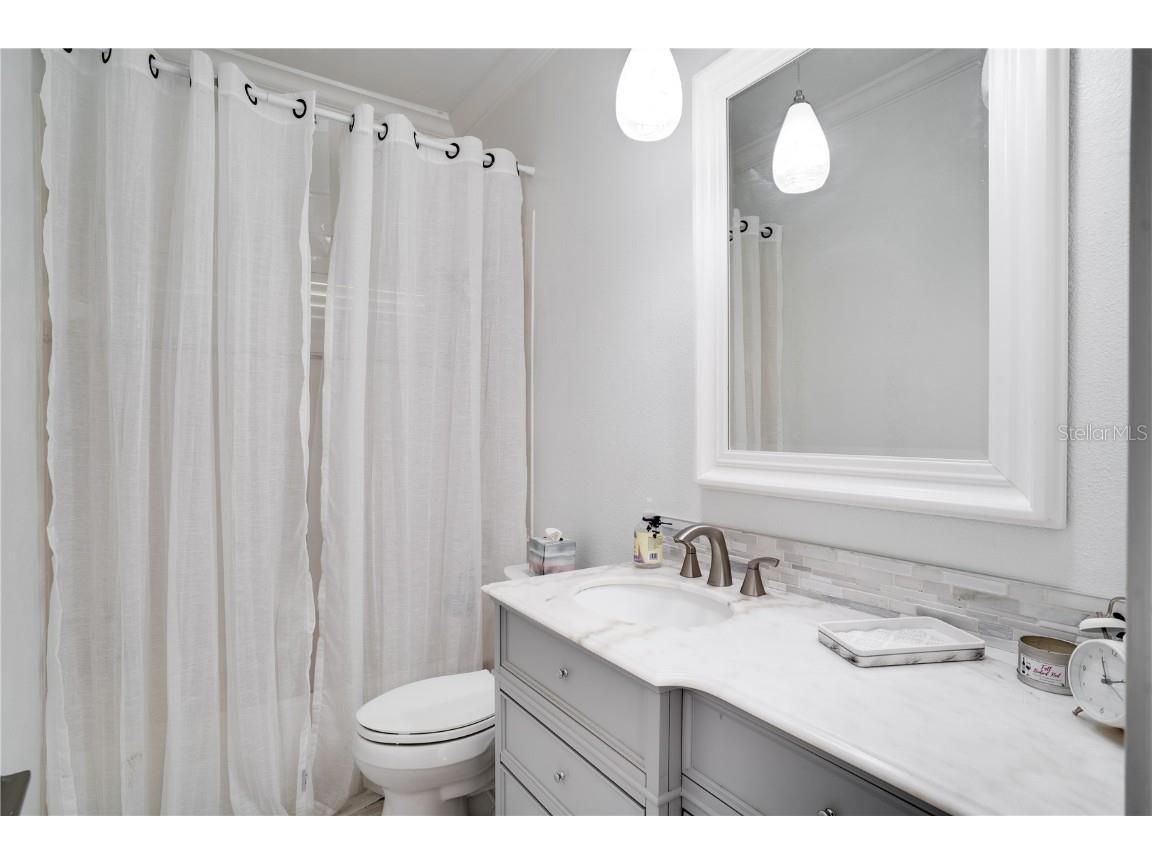 4039 Westbourne Circle Sarasota FL 34238 A4662802 image31