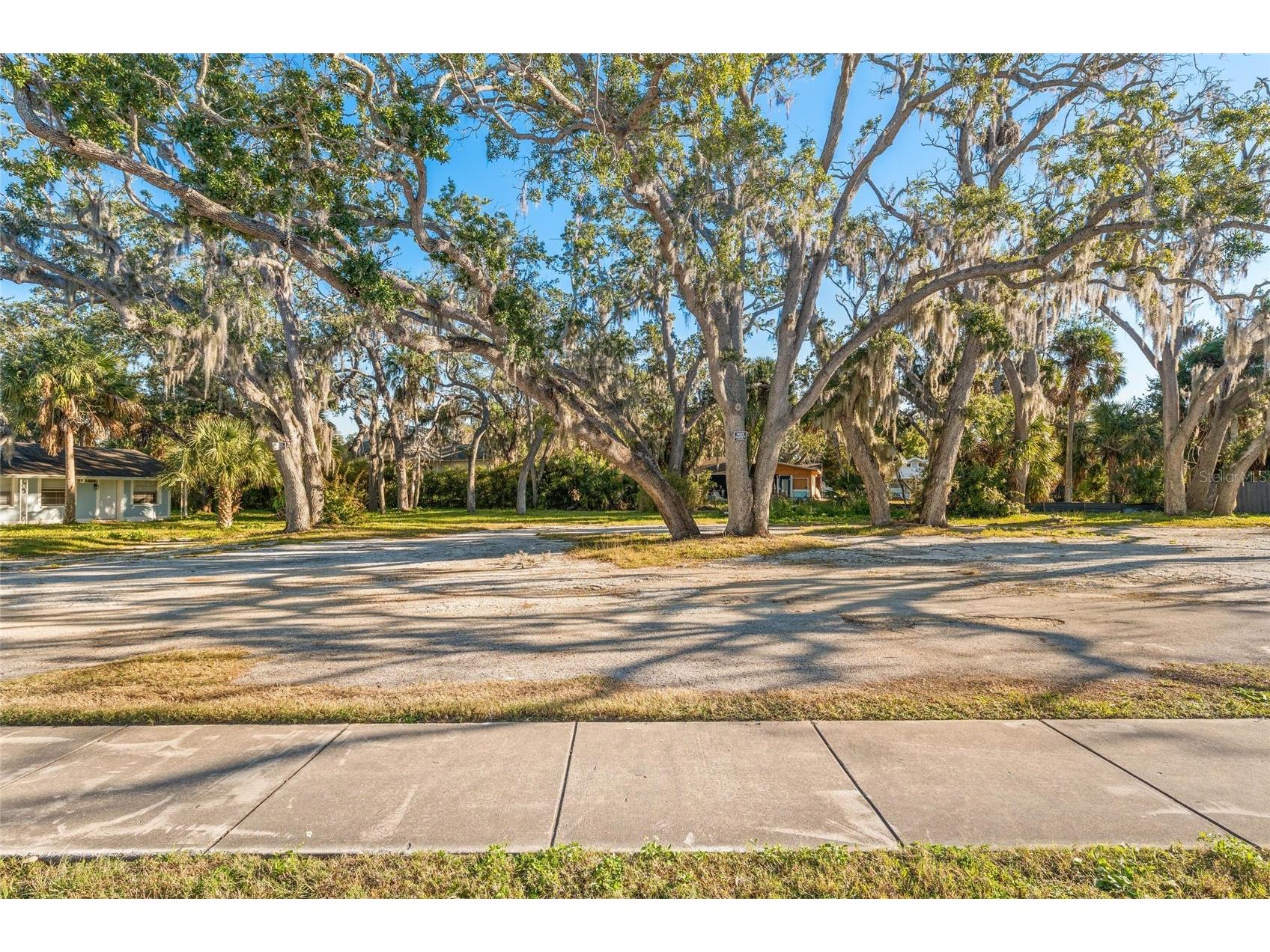 404 Canal Street Tarpon Springs FL 34689 W7882220 image1