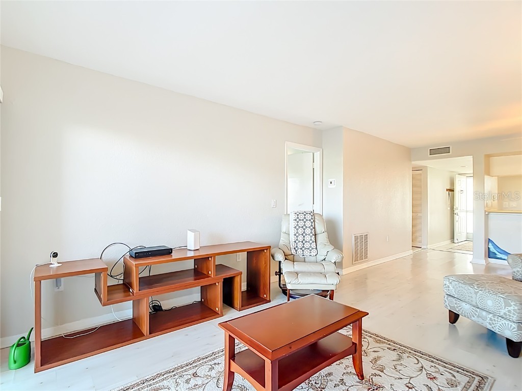 404 Cerromar Circle N #115 Venice FL 34293 D6145007 image5