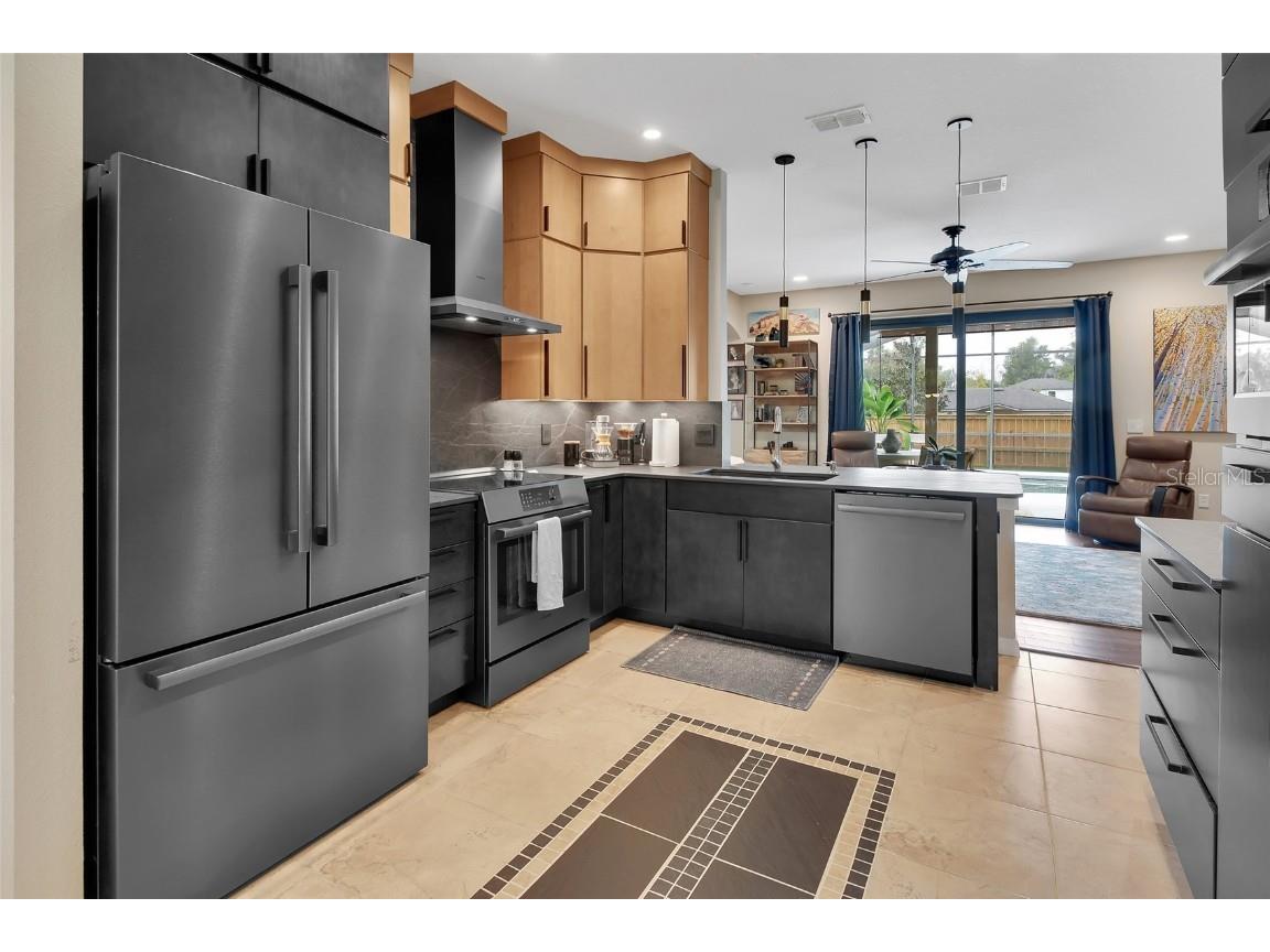 404 Country View Circle Deland FL 32720 V4946595 image2