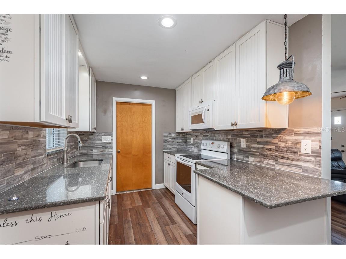 404 Grand Rondo E Crescent City FL 32112 - LAKE STELLA V4945996 image14