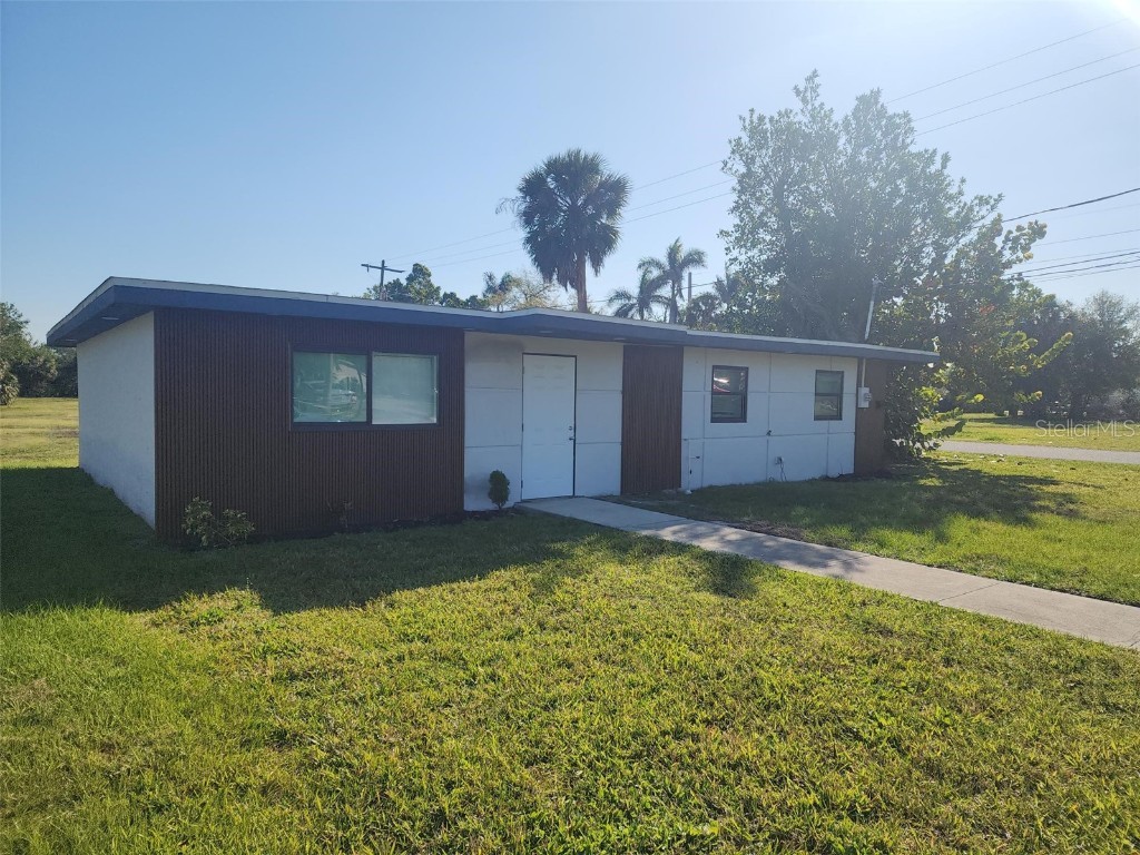 404 Hargreaves Avenue Punta Gorda FL 33950 C7506203 image1