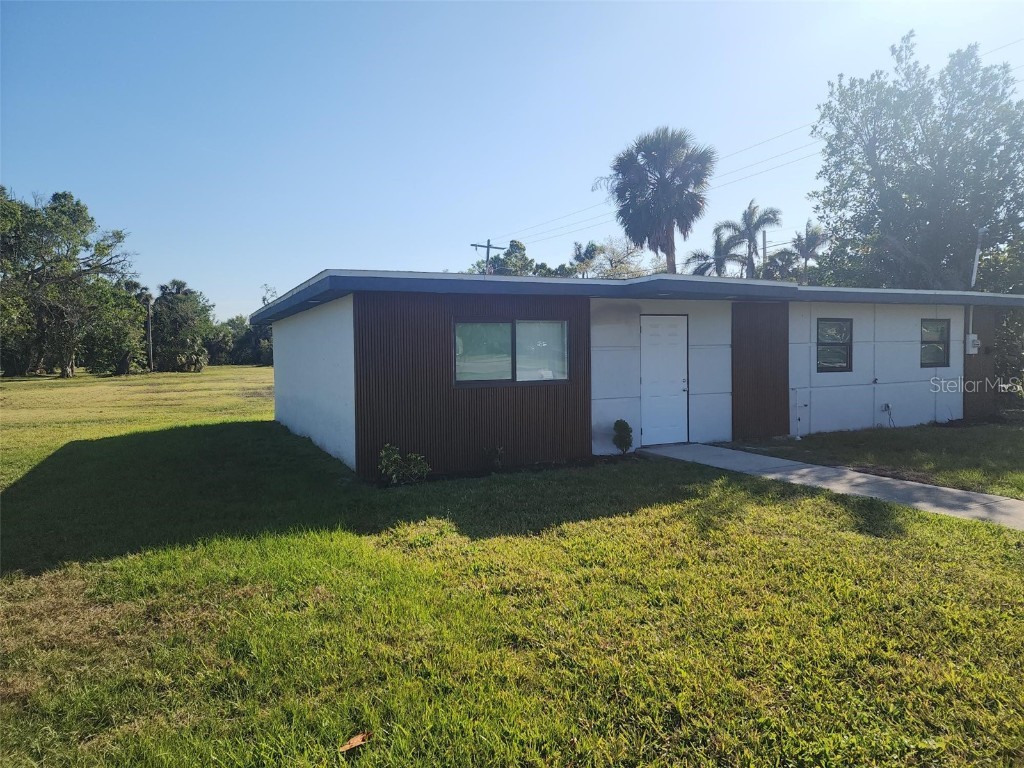 404 Hargreaves Avenue Punta Gorda FL 33950 C7506203 image2