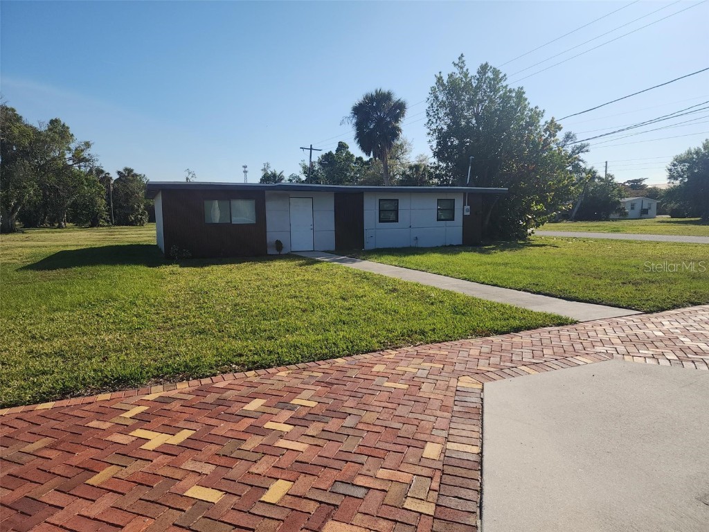 404 Hargreaves Avenue Punta Gorda FL 33950 C7506203 image3