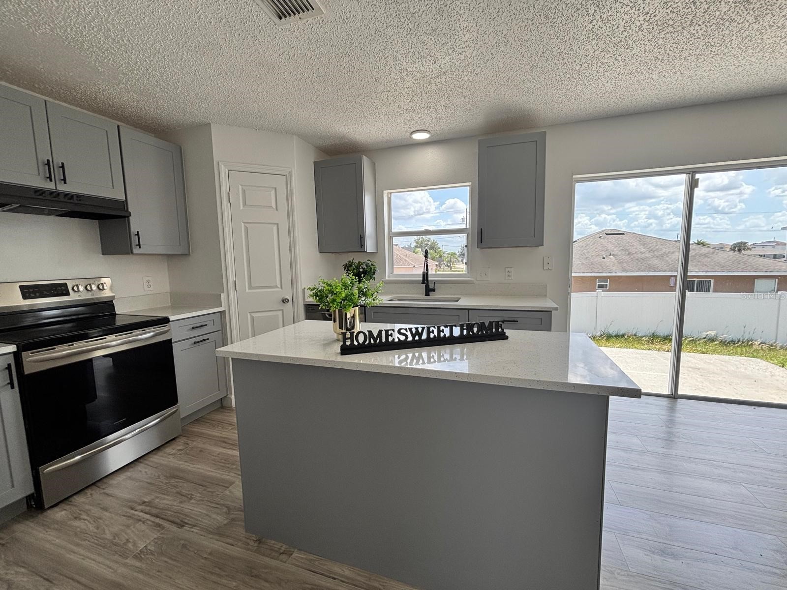 404 Manitoba Drive Kissimmee FL 34759 S5151018 image2