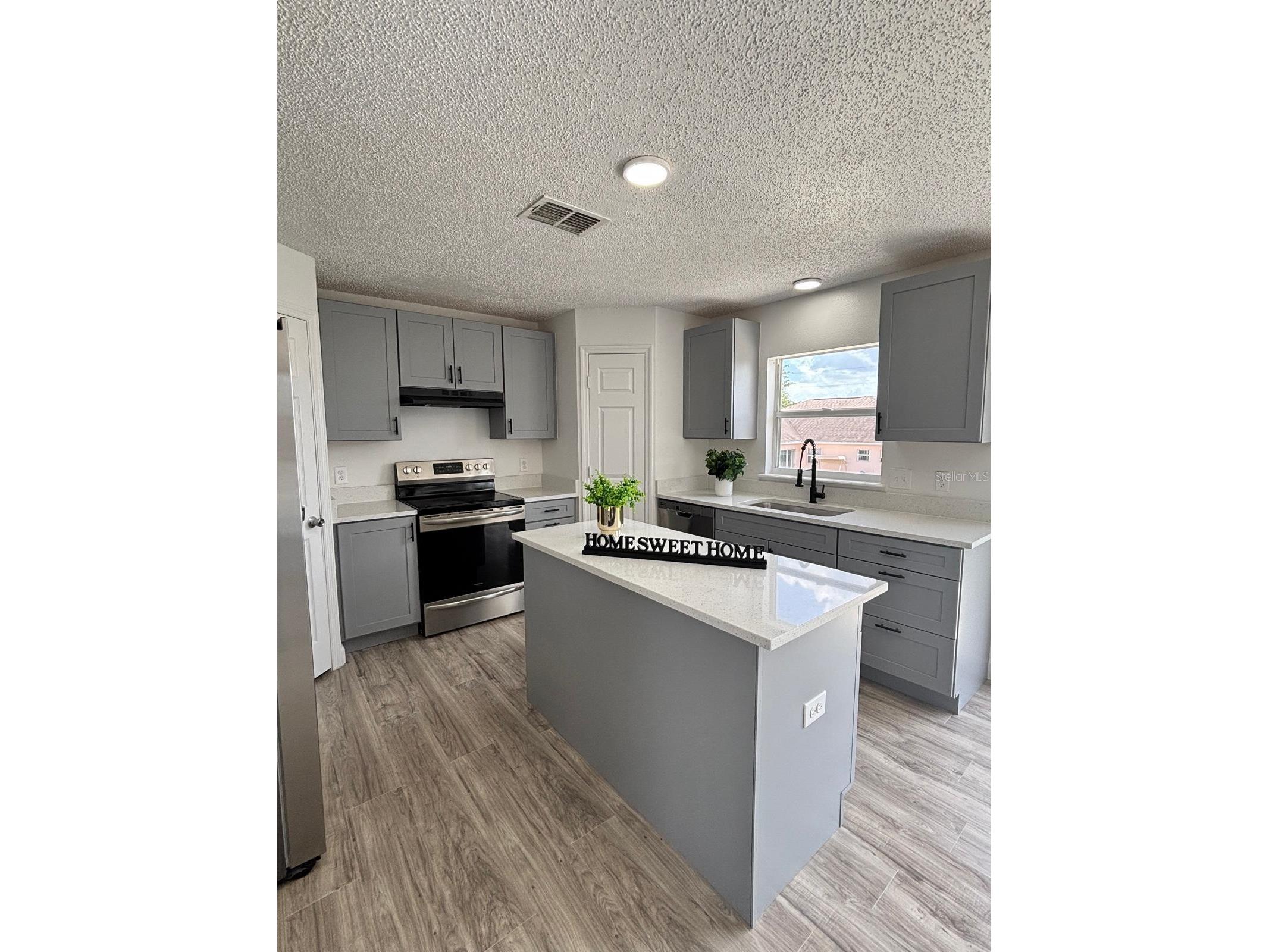 404 Manitoba Drive Kissimmee FL 34759 S5151018 image3