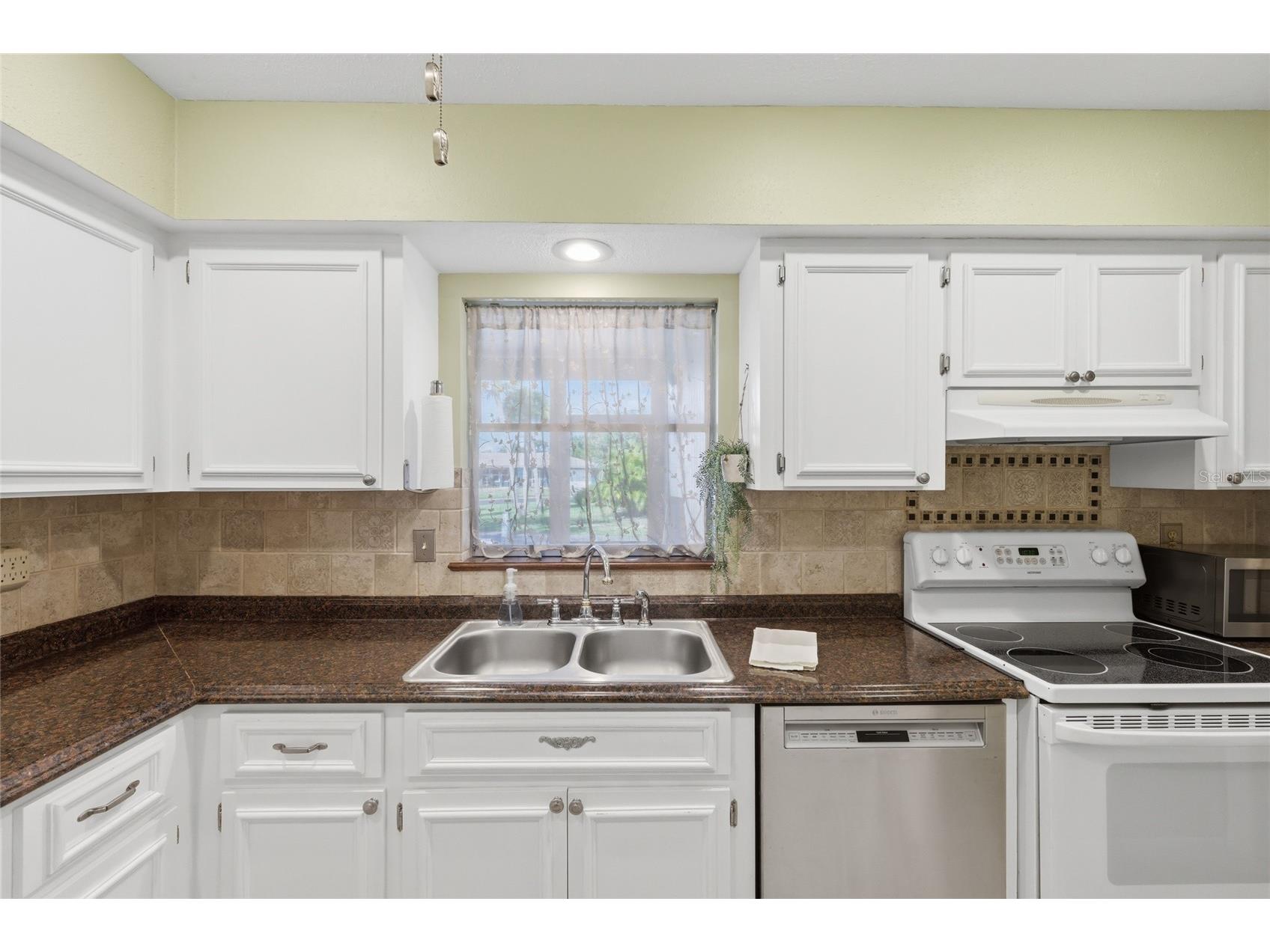 404 Oxford Drive #404 Nokomis FL 34275 A4699074 image8