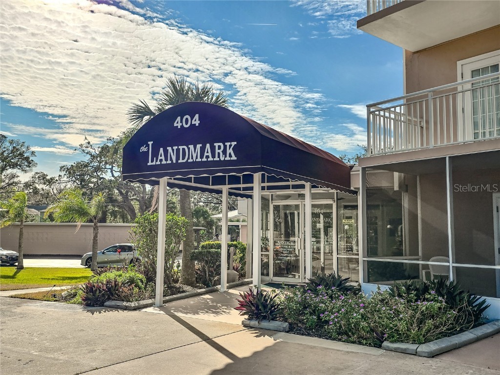 404 S Beach Street #403 Daytona Beach FL 32114 V4942360 image1