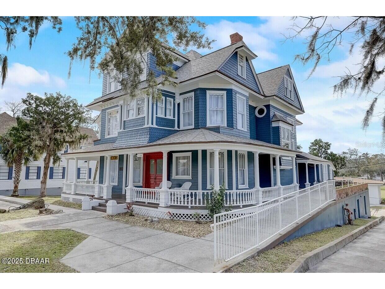 404 S Ridgewood Avenue Daytona Beach FL 32114 V4943079 image1