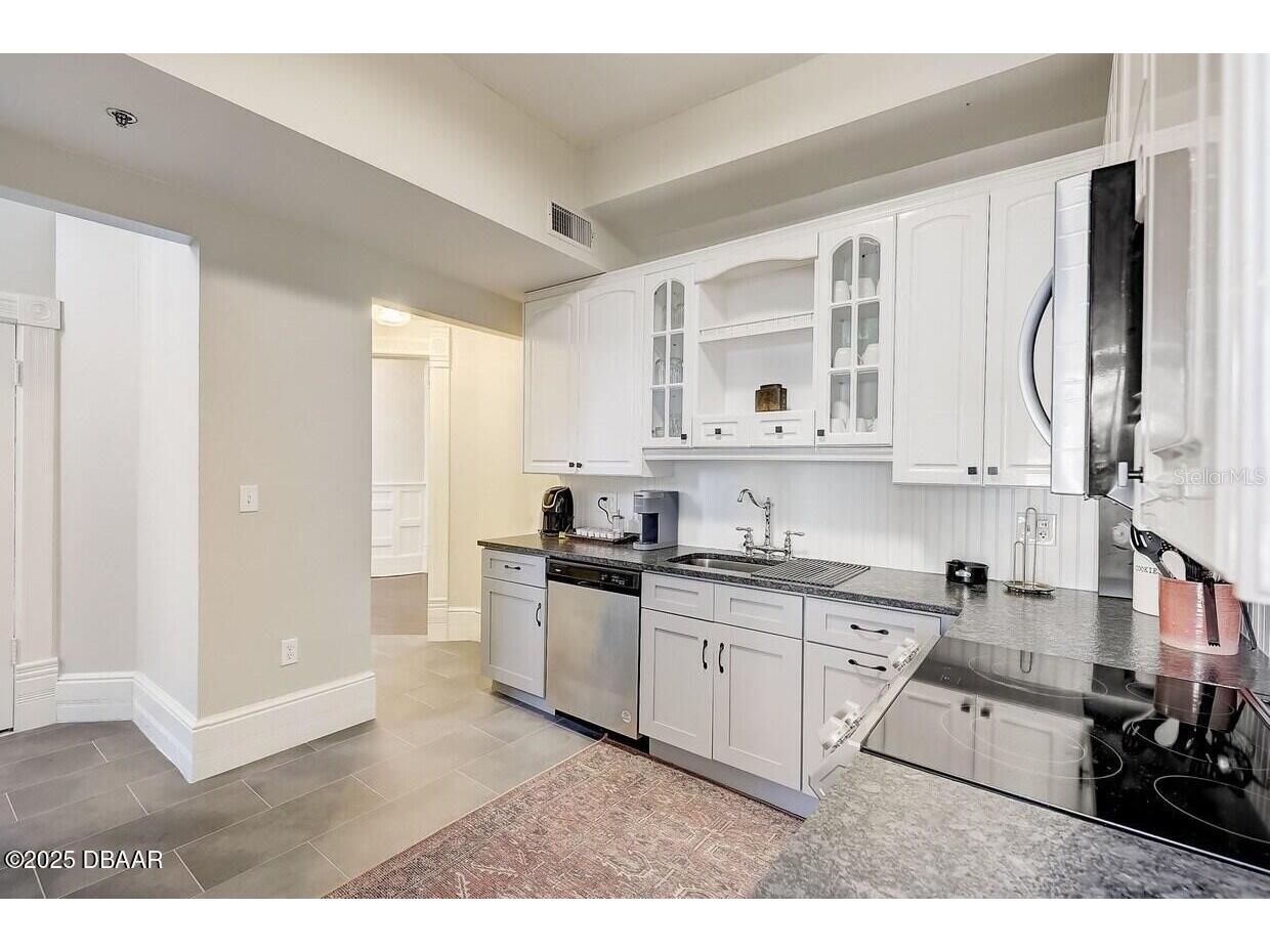 404 S Ridgewood Avenue Daytona Beach FL 32114 V4943079 image13