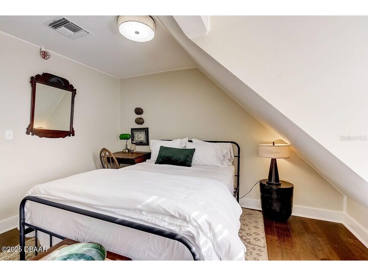 404 S Ridgewood Avenue Daytona Beach FL 32114 V4943079 image8