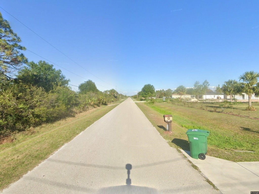 4040 60th Street NE Naples FL 34120 V4945799 image2