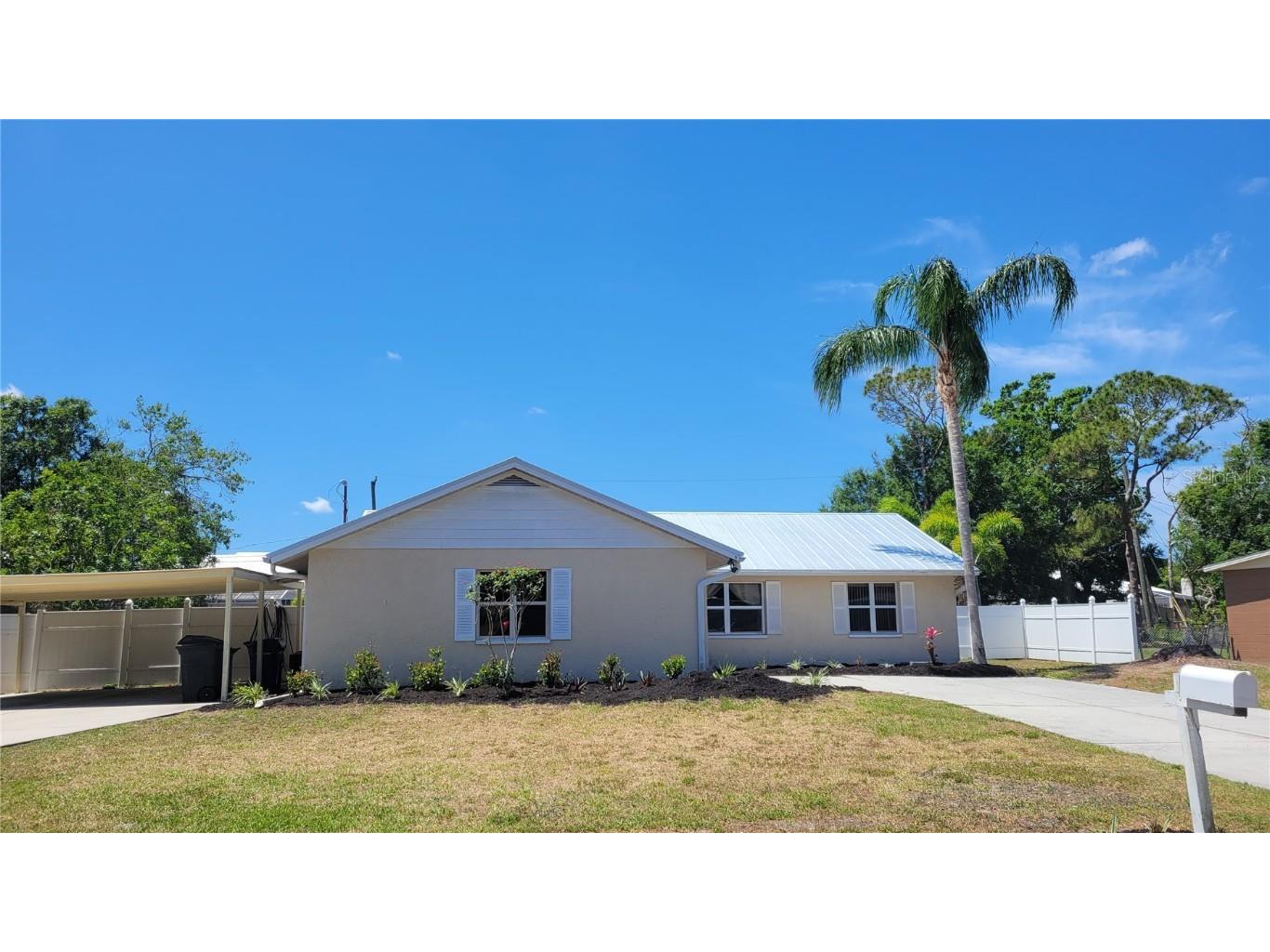 4040 Longhorn Drive Sarasota FL 34233 A4611528 image1