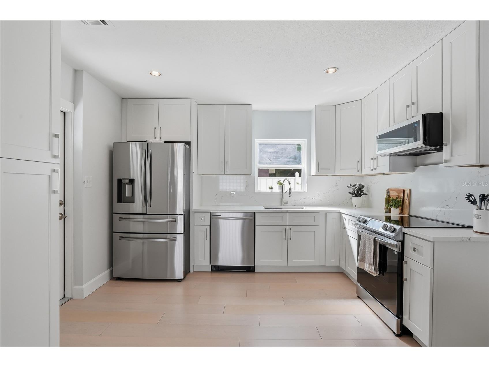 4043 Shore Acres Boulevard NE Saint Petersburg FL 33703 TB8493769 image12