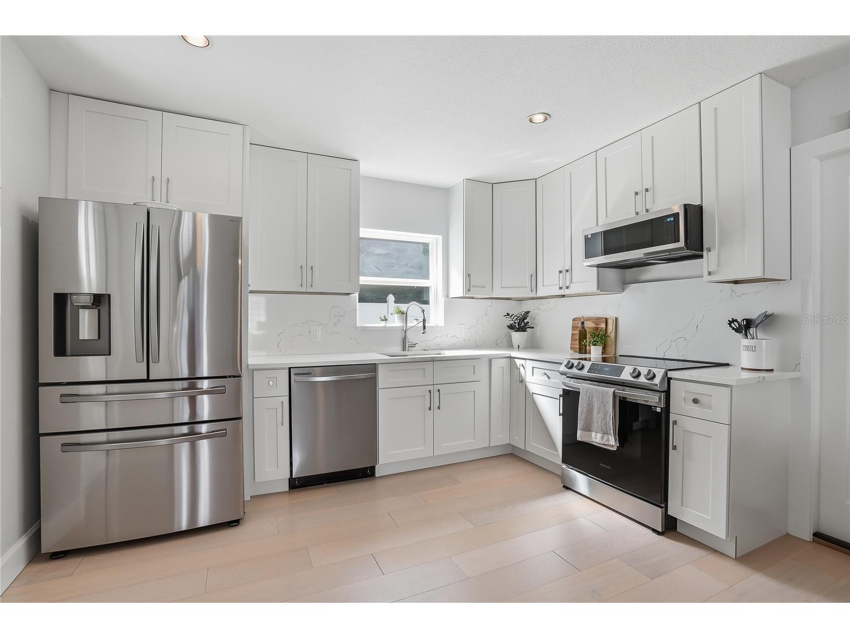 4043 Shore Acres Boulevard NE Saint Petersburg FL 33703 TB8493769 image3