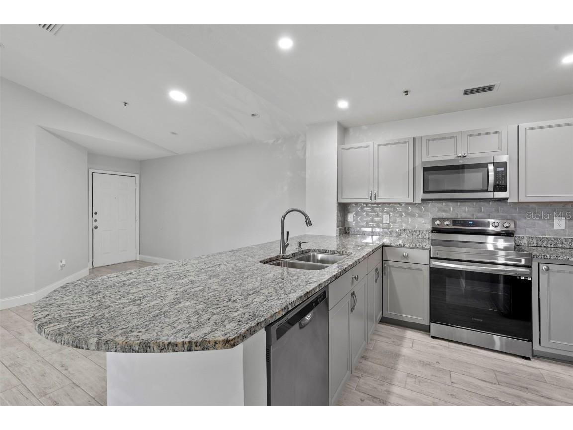 4045 Crockers Lake Boulevard #23 Sarasota FL 34238 A4666552 image11