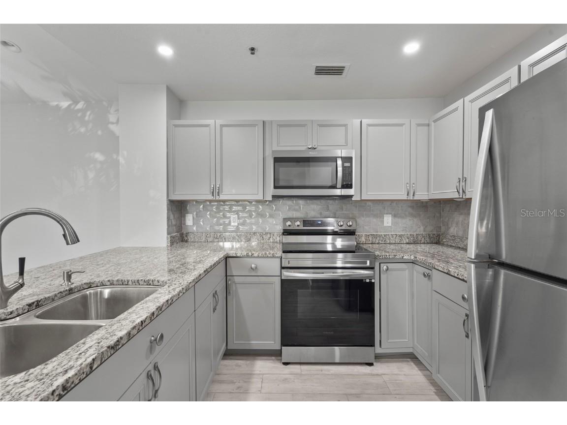 4045 Crockers Lake Boulevard #23 Sarasota FL 34238 A4666552 image12