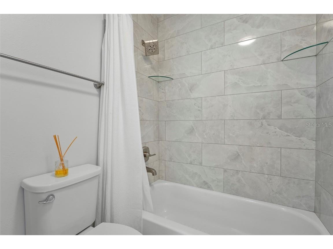 4045 Crockers Lake Boulevard #23 Sarasota FL 34238 A4666552 image29