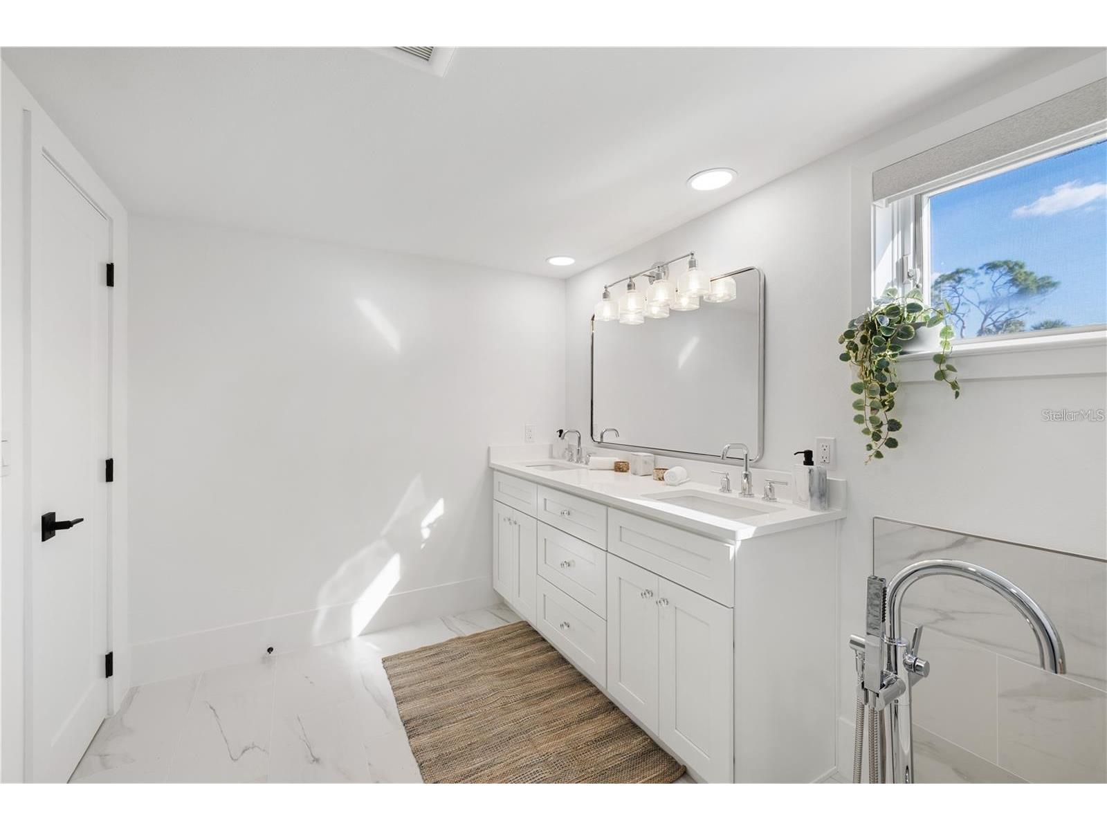 4046 Higel Avenue Sarasota FL 34242 A4682070 image90