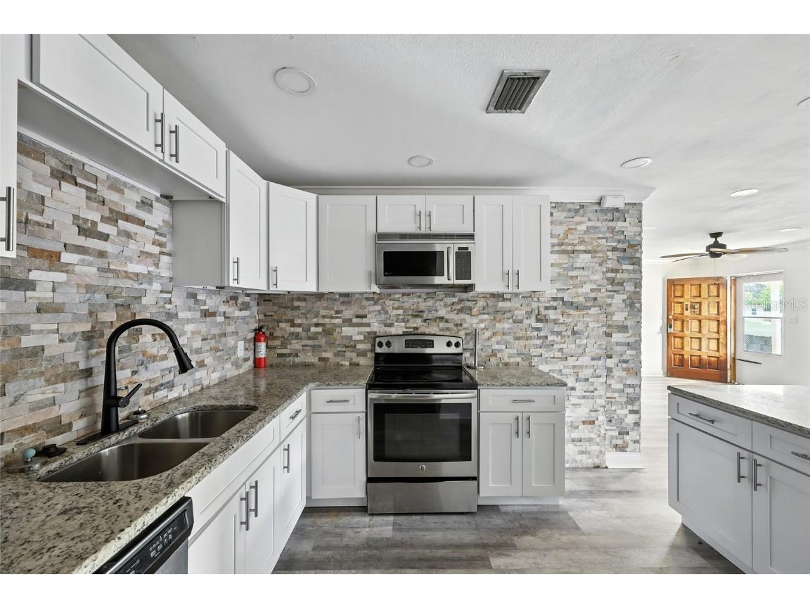 405 N Buena Vista Avenue Orlando FL 32835 O6341765 image8