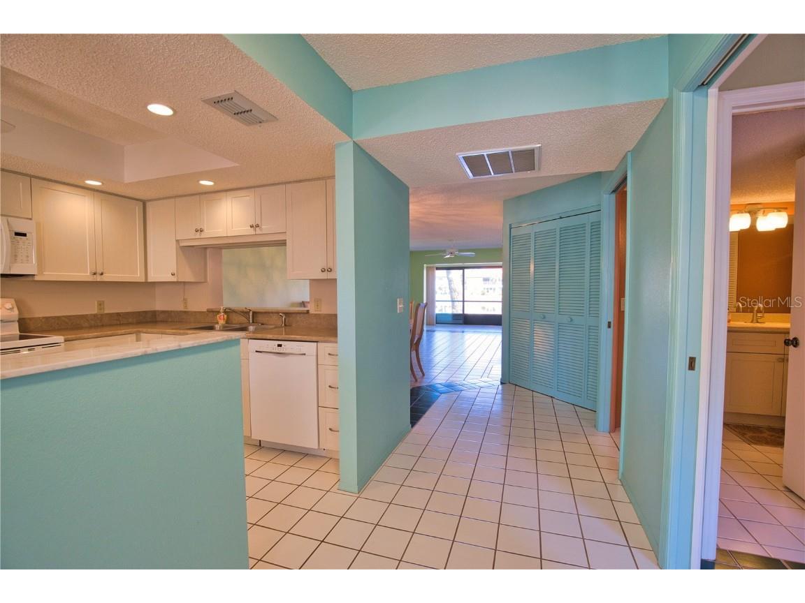 405 Pine Hollow Circle #405 Englewood FL 34223 D6141344 image3