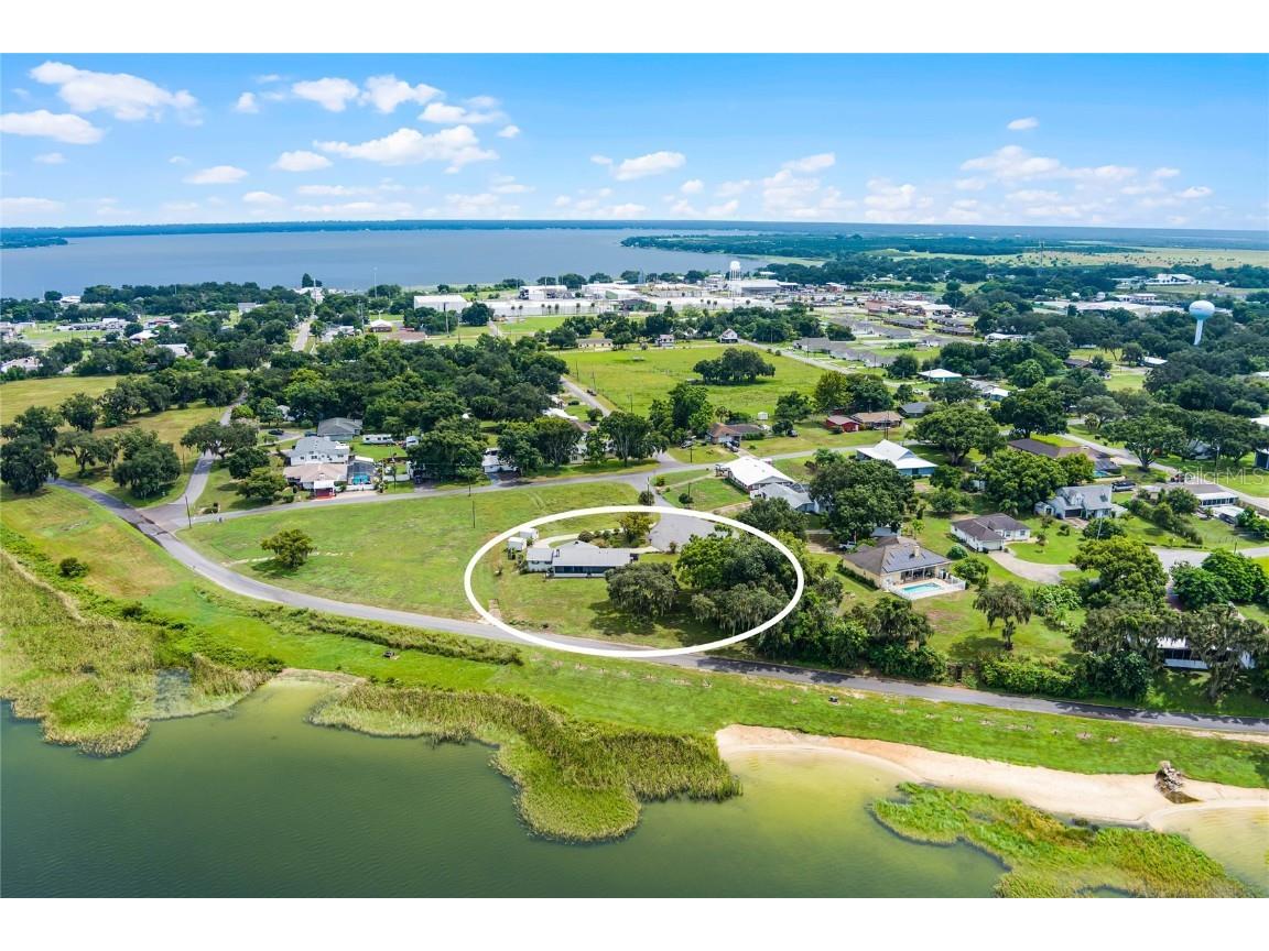 405 W 4th Court Frostproof FL 33843 - LAKE CLINCH P4932065 image1