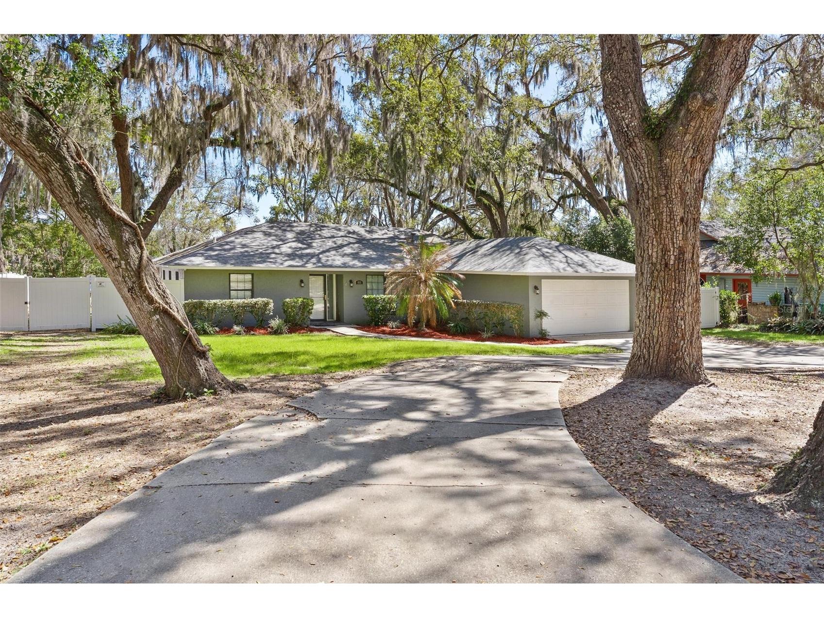 405 W Mirror Lake Drive Fruitland Park FL 34731 - Mirror Lake G5108977 image1