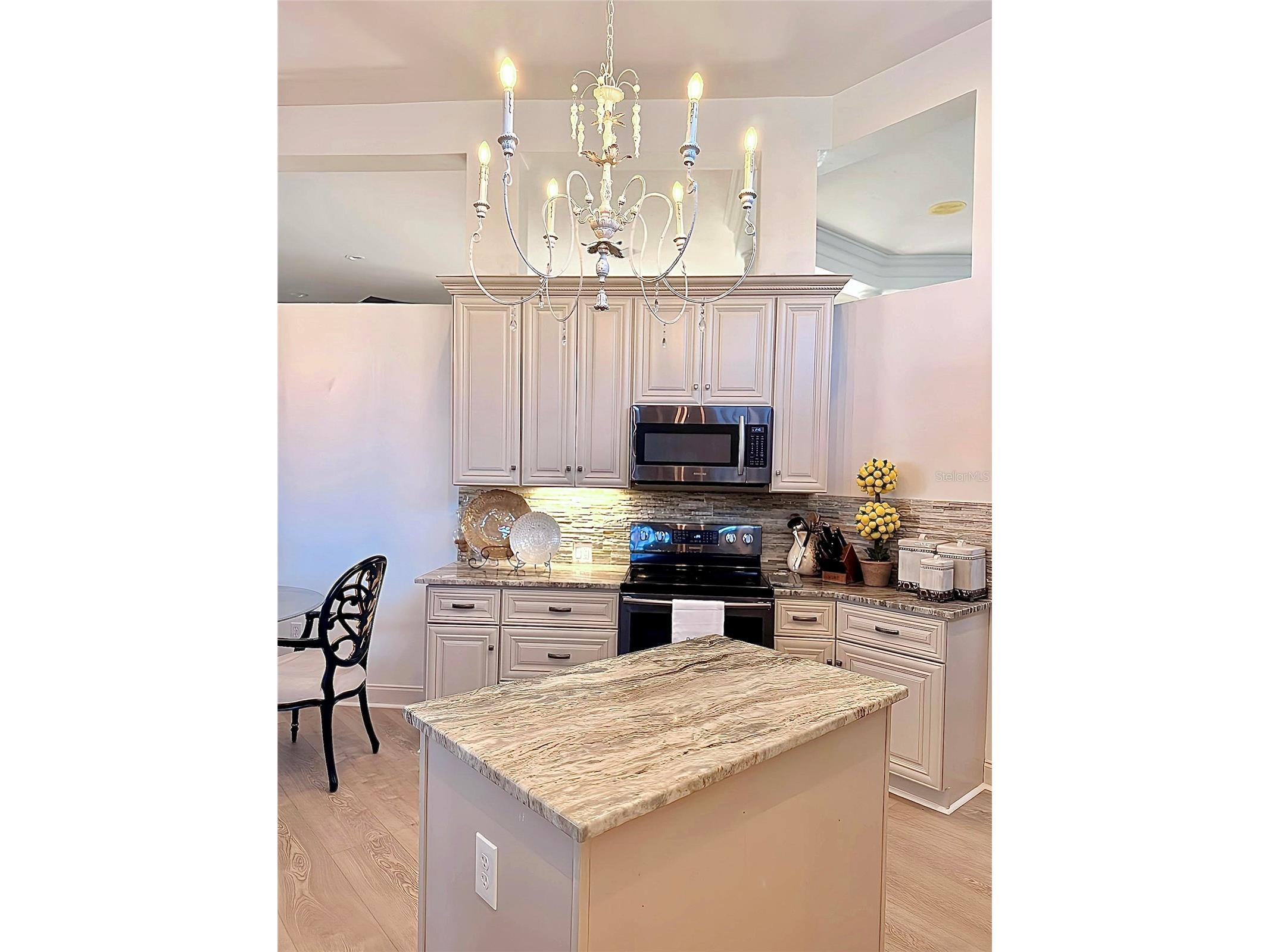 405 Wellington Court Venice FL 34292 A4681404 image2